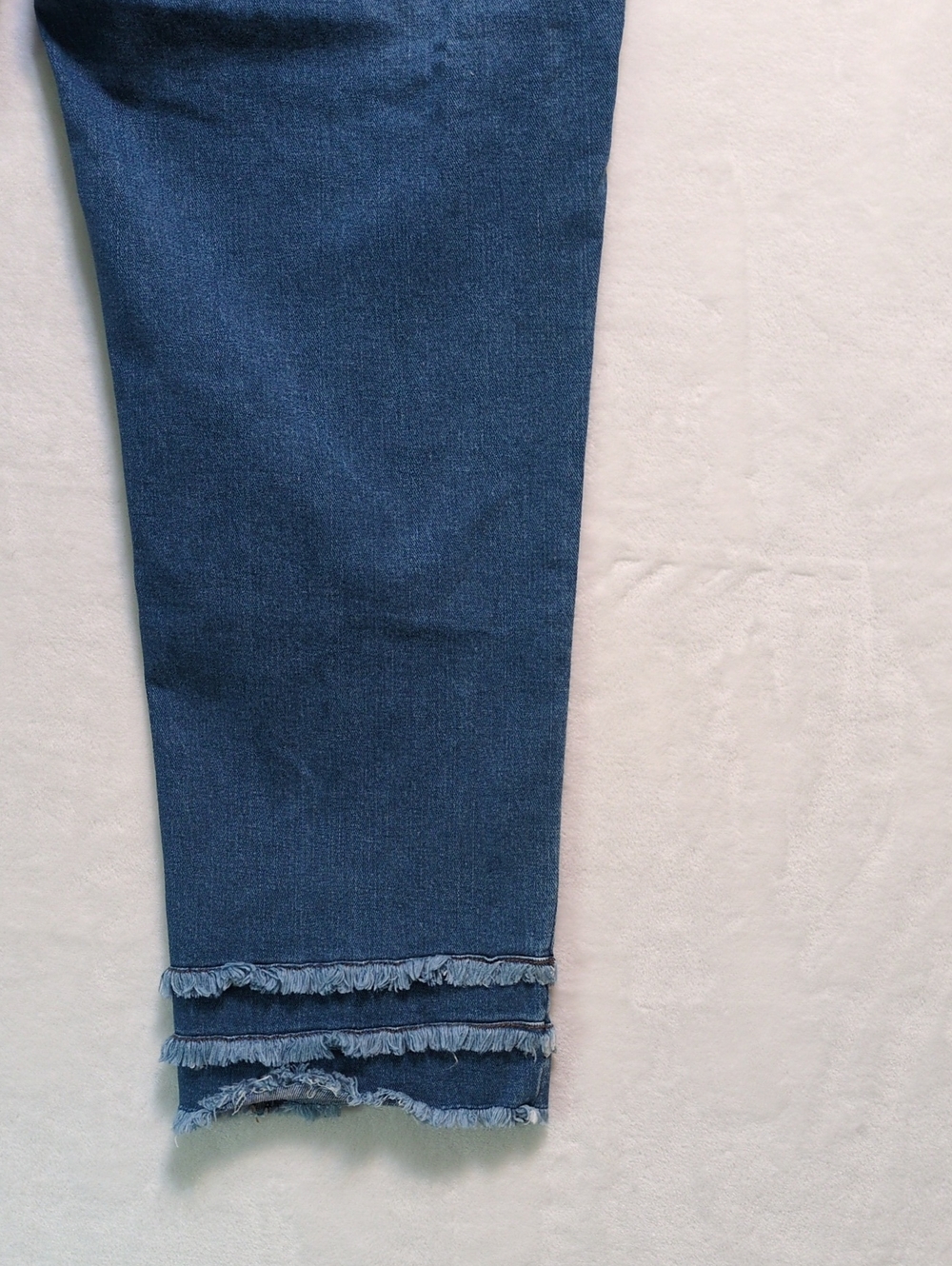 Slim-Sation 5-Pocket Crop Jeans Stretch Pull On Fringe Blue Size 12 - Picture 10 of 16